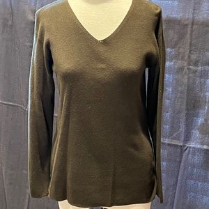 Dark Green v-neck long sleeve sweater